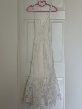 Lulu's White Floral Lace V-Neck Formal Dress